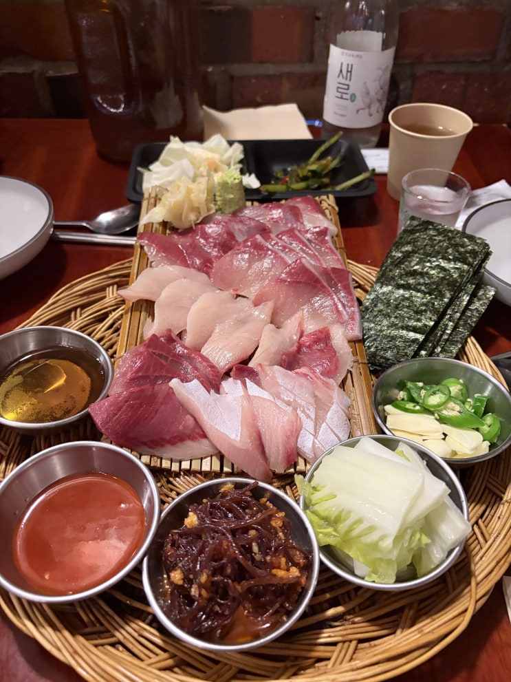  [용산역] 숙성 대방어회, 순천식 돼지곱창전골, 청도 미나리새우전, 그저 용리단길 맛집 <용산봉숭아>