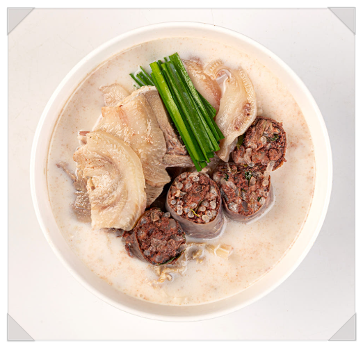  캠핑장에서 먹는 뜨끈한 돼지 고기 포함 순대국밥 국밥 순대국 순댓국 캠핑음식