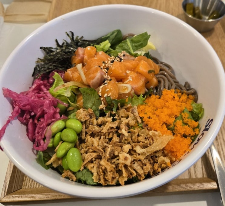  슬로우캘리 신사역점 - 샐러드 포케 맛집