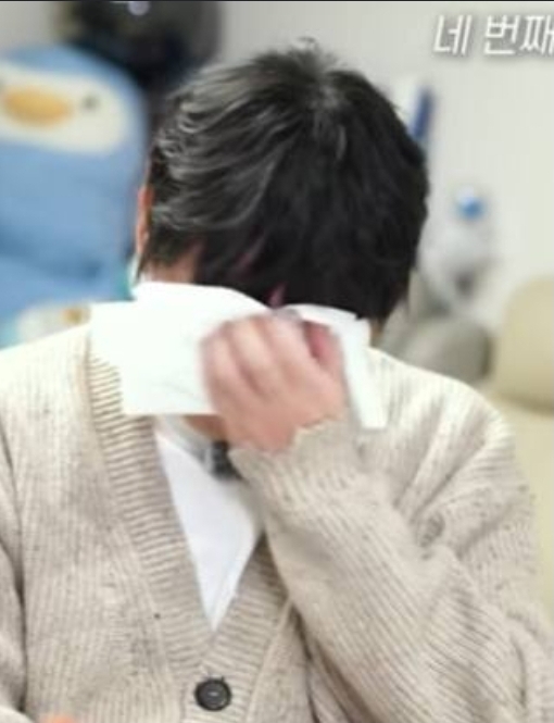   성시경, 방송에서 눈물 터진 이유… 25년 만에 처음 보인 진짜 마음?