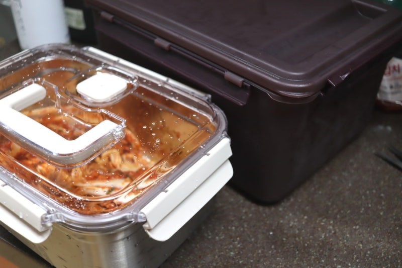이젠 스텐으로 다 바꿨어요! 락앤락 스텐 김치통 5.3L 솔직후기 (가격, 장점, 김치맛 비교)