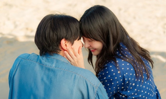 '태풍상사' <b>이준호</b>-<b>김민하</b>, 바다로 휴가 떠났다..."서로 더... 