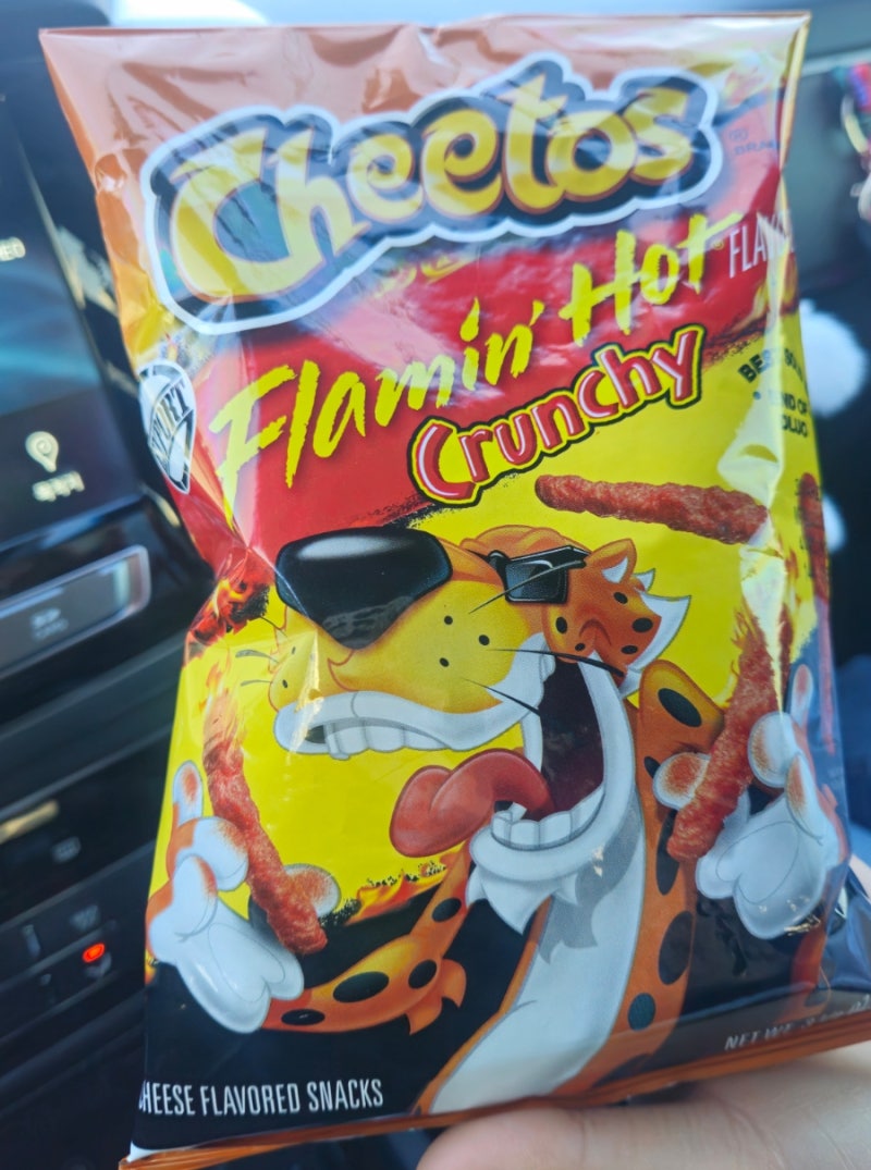 한국에서 못 먹습니다...치토스 크런치 매운맛 실화?