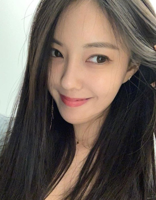 티아라 효민, 결혼 후 달라진 일상 공개…“한강뷰 서재에서 보내는 여유로운 일요일”