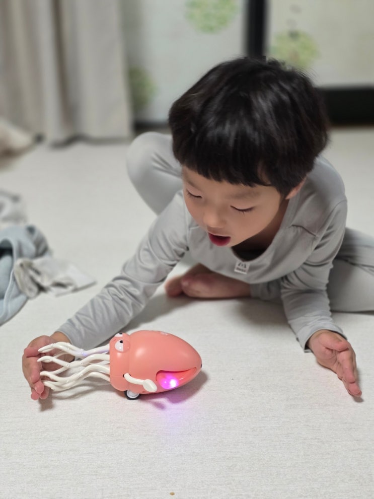  춤추는 오징어장난감 썸잇 크리스마스 선물로 제격이야