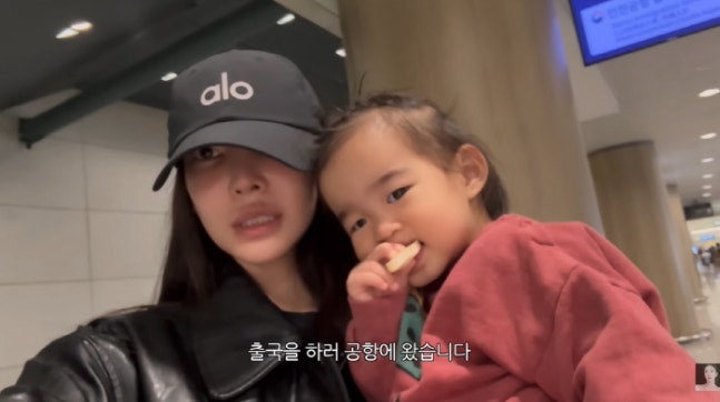'이상해 며느리' 김윤지(NS윤지), 남편 없이 16개월 딸 데리고 미국行 "앞이 캄캄해" 초보맘 고....