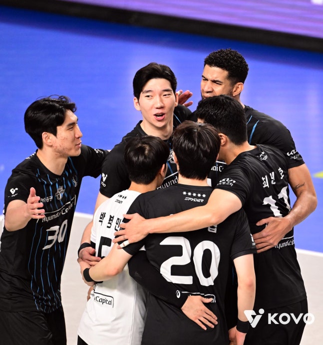 현대캐피탈 3연패·IBK 7연패 V리그 초반 ‘대혼돈’
