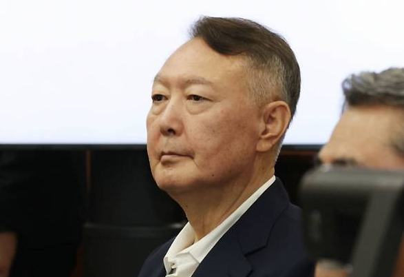 윤건영 의원, 윤석열 <b>국정원</b> 업무보고 중 폭탄주 만취 주장