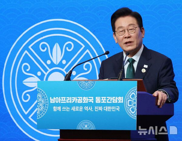  李, 남아공 동포 만나 "재외국민 투표하러 1박2일 가는 일 없게 할 것"(종합)