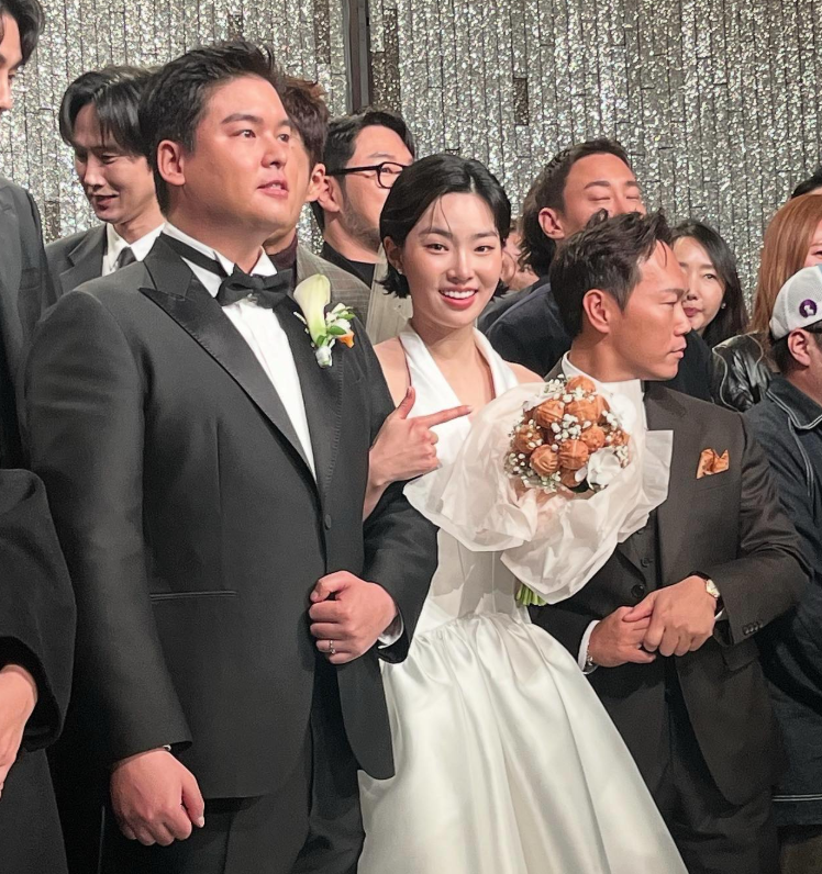 이장우조혜원 웨딩 현장 사진 공개, 색다른 부케가 화제!!