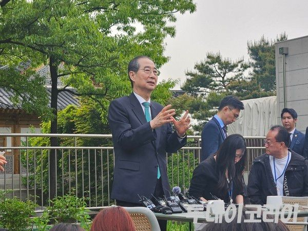  한덕수 재판부 “‘법정 소란’ 김용현 변호인들 감치 재집행할 것”