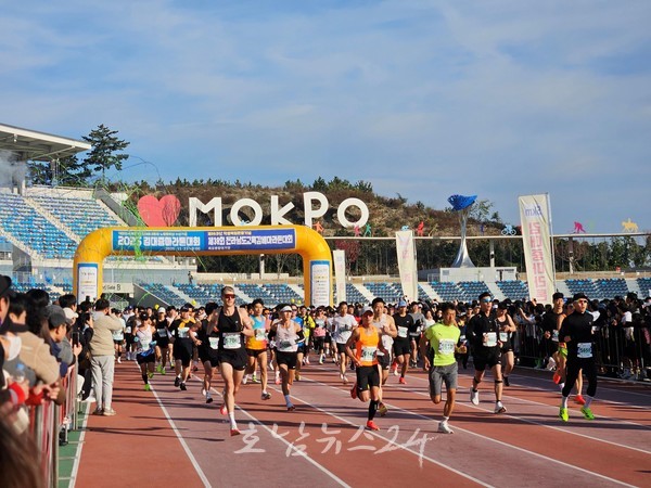 목포시, 2025 김대중마라톤대회 성황리 개최..5200여 명 참여