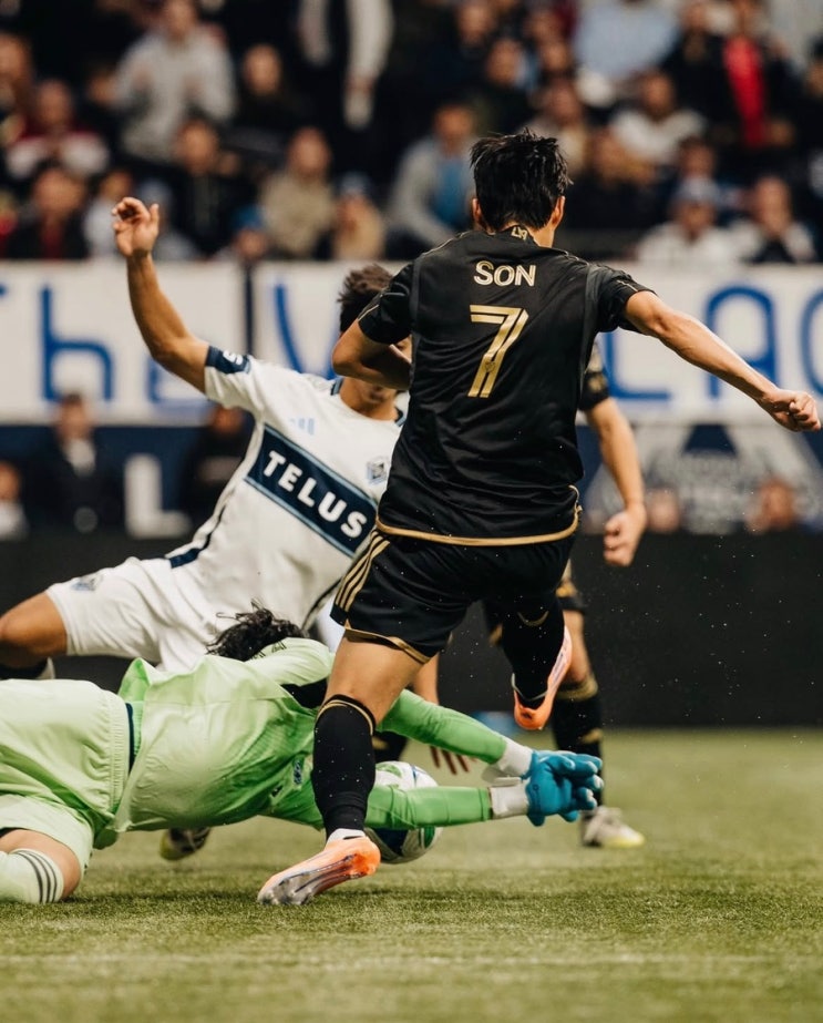 LAFC "<b>손흥민</b> 감아차기 궤적 실화냐?" <b>프리킥 멀티골</b> '멱살 캐리... 