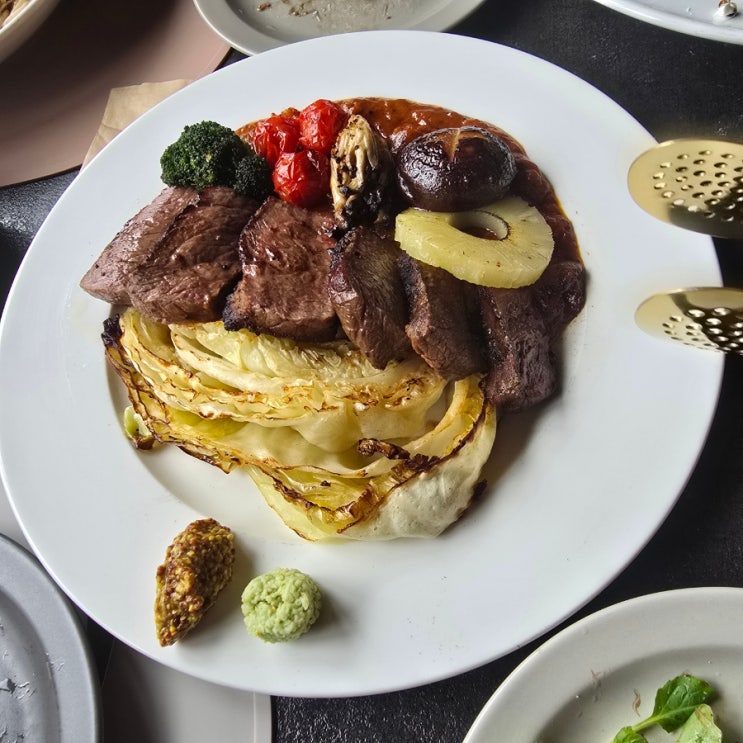  포항 상도동 맛집 『 카페 더 자주 』 수제 리코타 치즈 샐러드, 푸타네스카, 살치살 스테이크 솔직후기