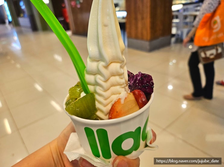  말레이시아 코타키나발루 이마고몰 전통공연 및 요거트 아이스크림 맛집 야오야오 llao llao 토핑 조합 추천