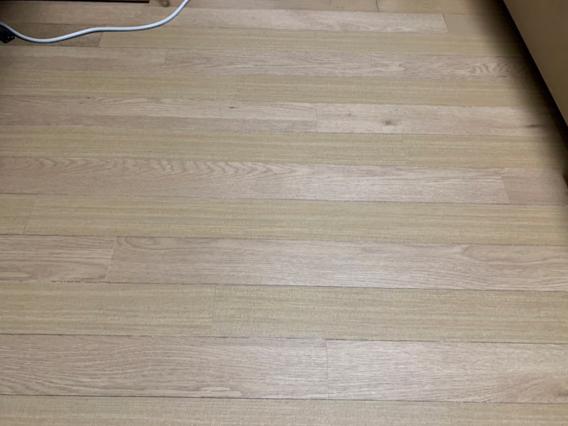 강마루보수 변색·손상된 바닥 시트지 보수로 새것처럼 복원한 인천 송도 아파트