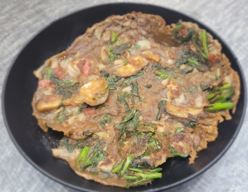 도토리 부침개 레시피 쑥갓과 새우 더해 건강하게 맛있게 즐기기
