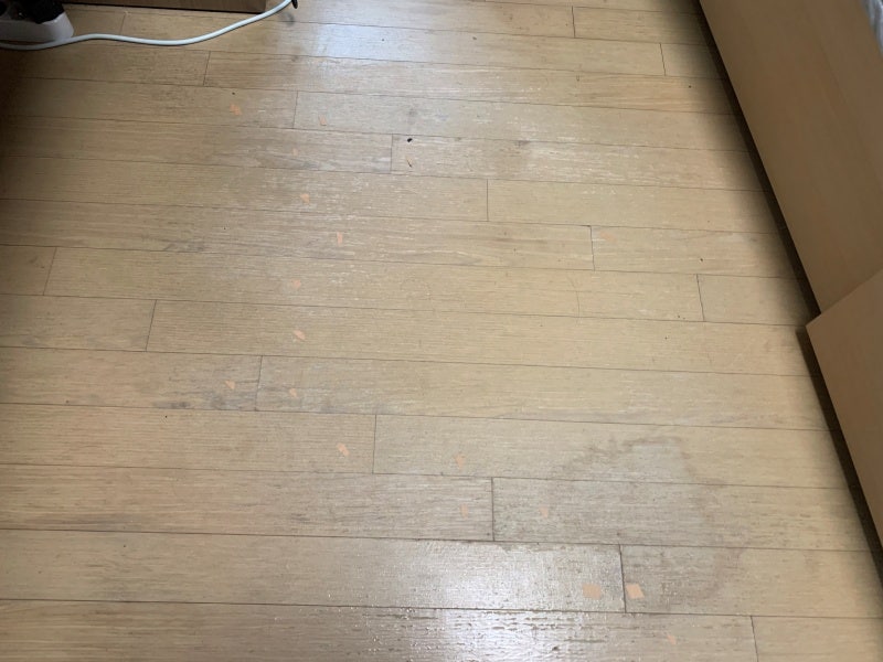 강마루보수 변색·손상된 바닥 시트지 보수로 새것처럼 복원한 인천 송도 아파트