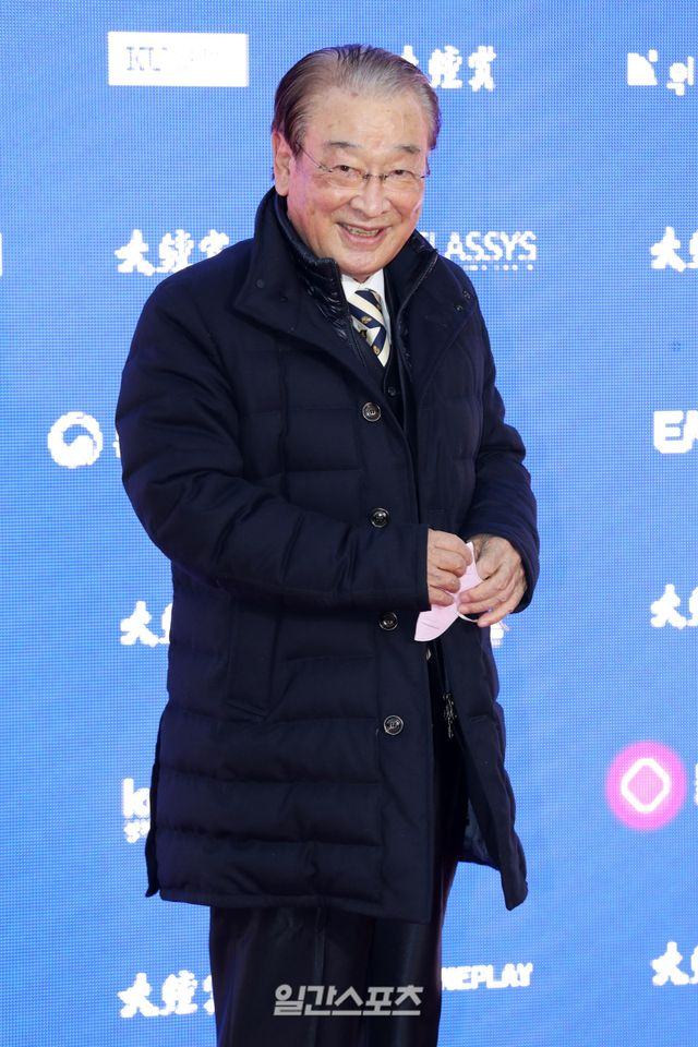  ‘현역 최고령 국민배우’ 이순재, 건강이상설 1년여 만에 영면 [종합]