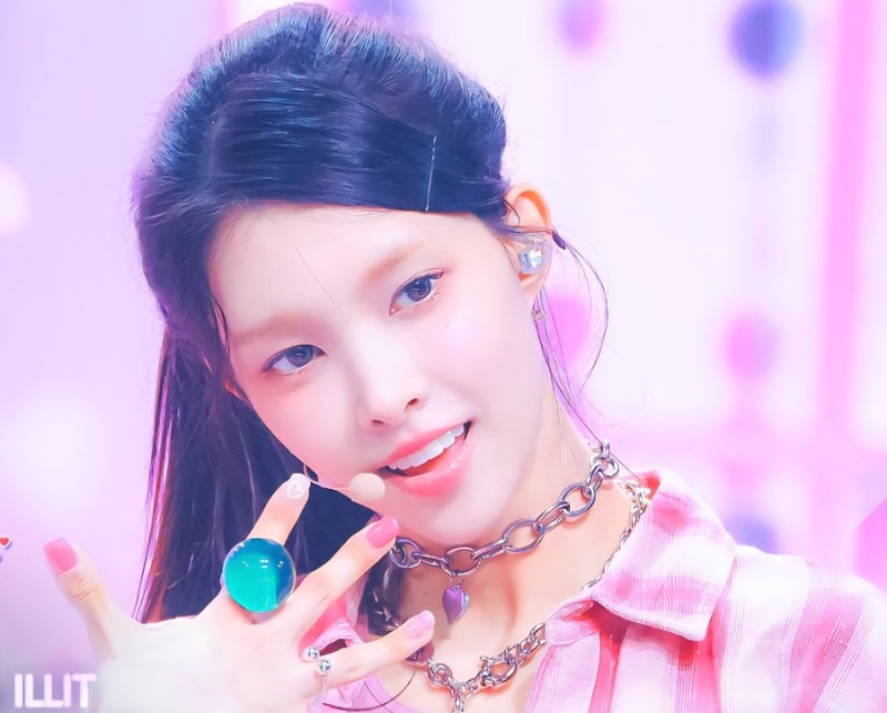 아일릿(ILLIT) 윤아(YUNAH) 완벽 프로필: 나이, 키, 인스타까지 총정리! 빛나는 리더의 모든 것!