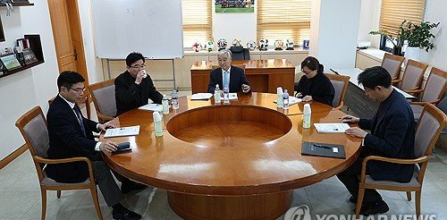 <b>타노스 코치</b>의 <b>사임</b> 인종차별 논란의 배경과 의미