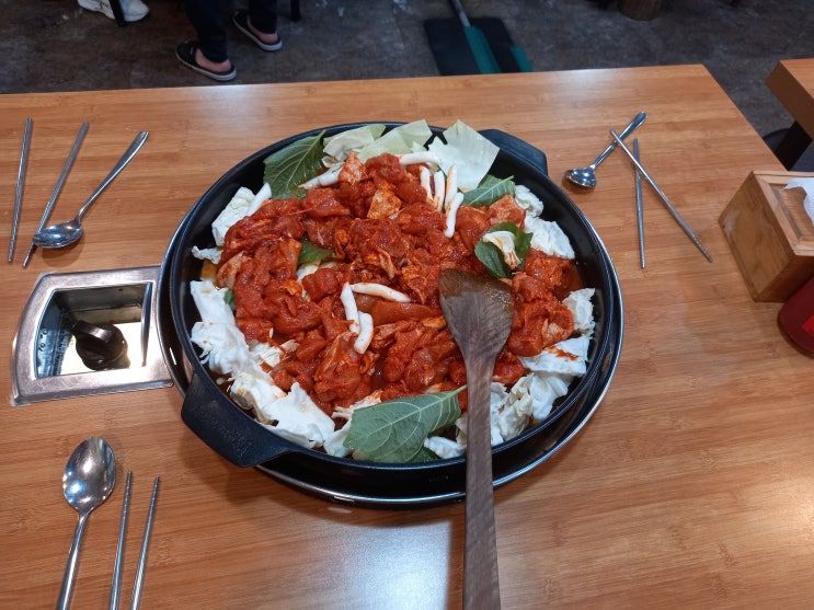 [블챌] 왓츠인마이블로그 XIII - 맛집 소개) 닭갈비제작소 구리돌다리점(철판 닭갈비 무한리필)