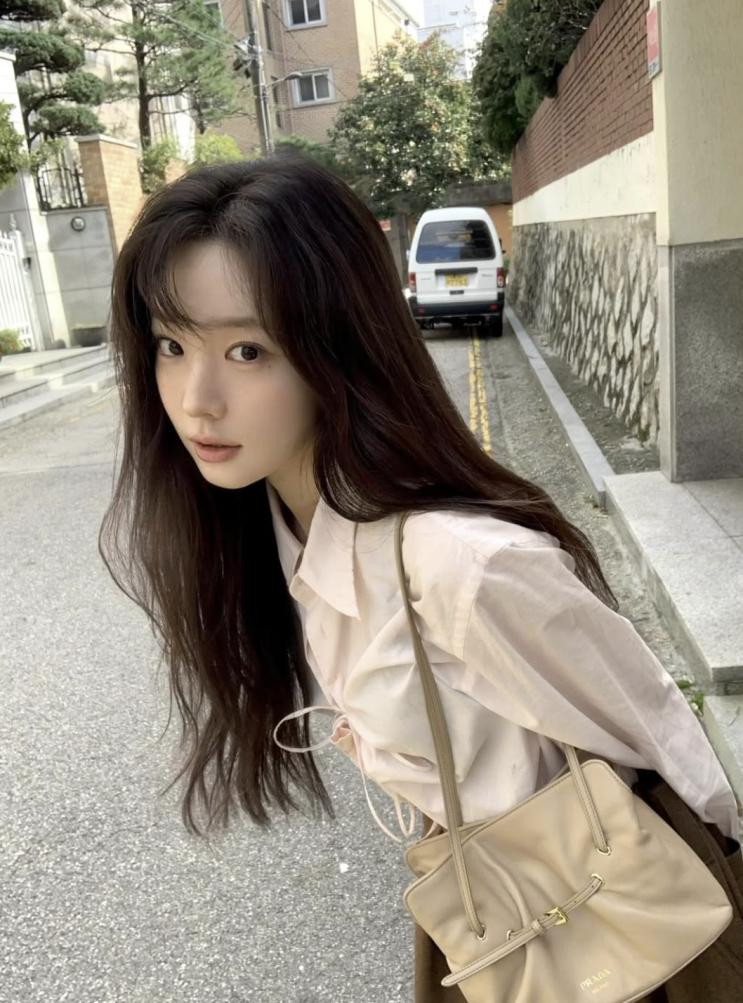  [셀럽 패션] 모델출신 배우 최윤지 우아한 패션 포인트 (프라다 다다 스몰)