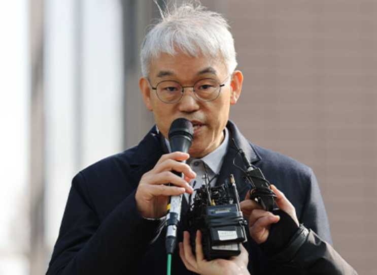 법원행정처장, <b>김용현 변호인</b>단 <b>법정</b>모욕, 명예훼손 <b>고발</b>. 무슨... 