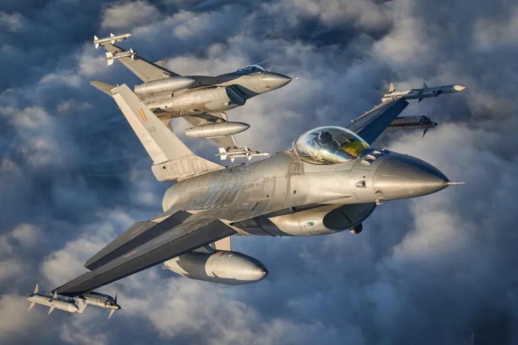  F-16 파이팅 팰컨 – 세계 최다 운용 다목적 전투기