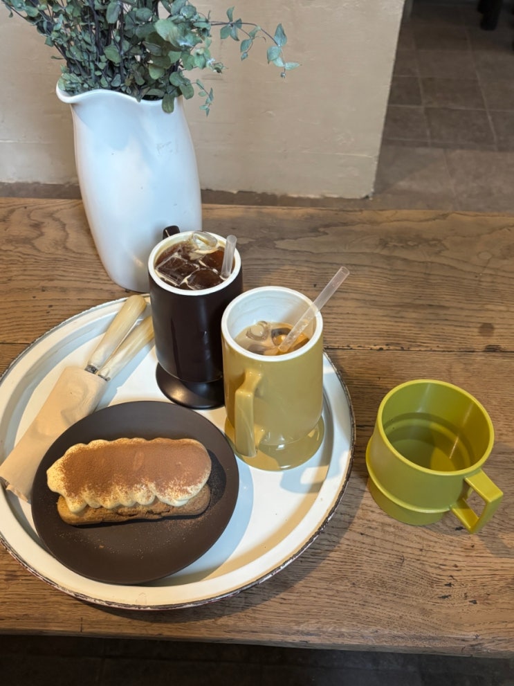  티라미수가 맛있는 신당역 청구역 분위기 좋은 카페 우리커피클럽 내돈내산 후기
