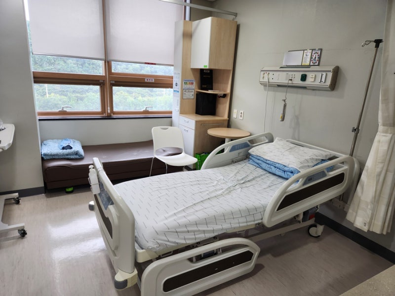 칠곡 경북대학교병원 1인실 4인실 기본 병실료 6동 격리실 병실 내부 모습