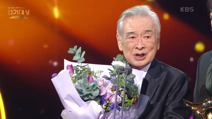 김혜수, 故 <b>이순재 별세</b>에 생전 그의 말로 전한 <b>애도</b> "평생동안... 