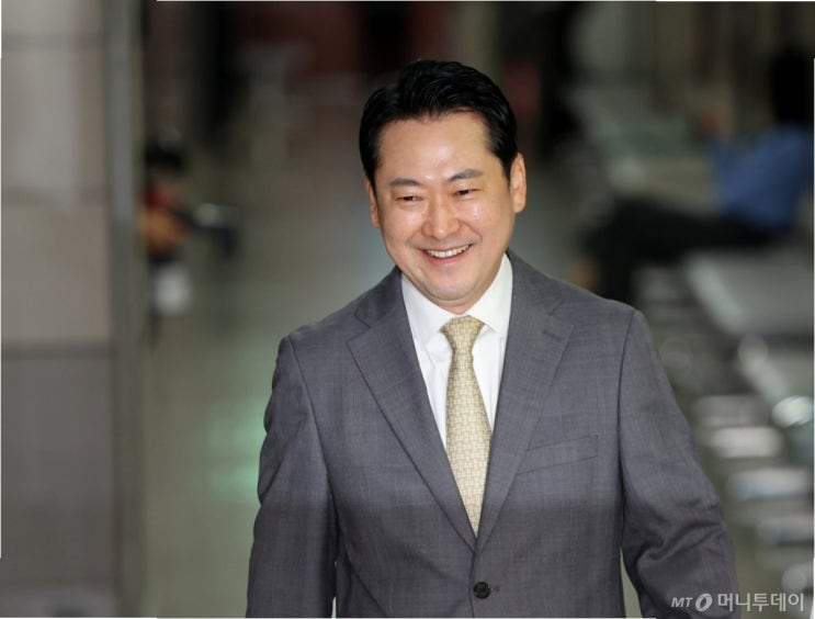 <b>장동혁</b>의 '우리끼리 싸우면 져' <b>발언</b>, 국민의힘 내부 갈등... 