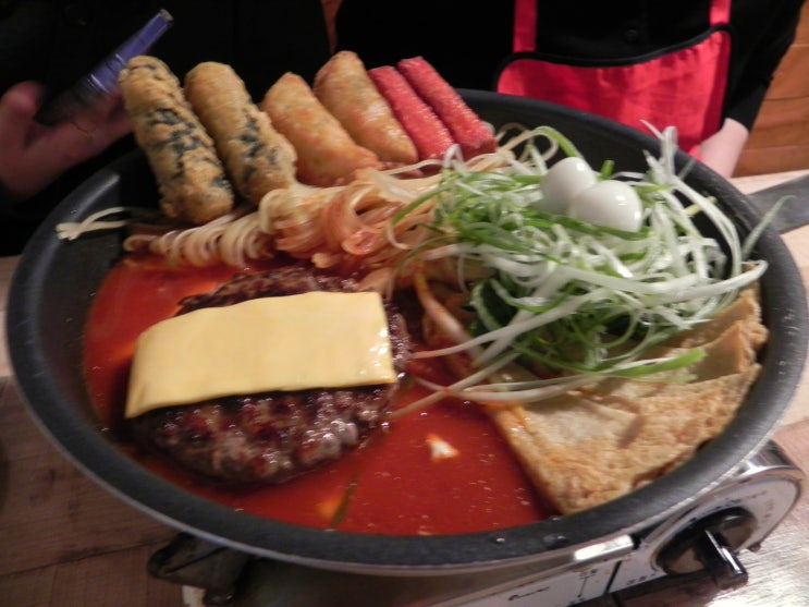  몽이의 맛집일지] #7 홍대떡볶이맛집 '홍대씨부엉' 미트볶이 솔직후기