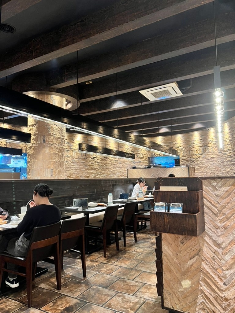 Mad for Garlic's Yeouido branch in Seoul - Recommended weekend family gathering menu 2