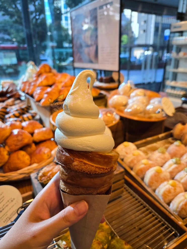 후쿠오카 빵집 추천 블랑주 BOULANGE 크로아상 아이스크림