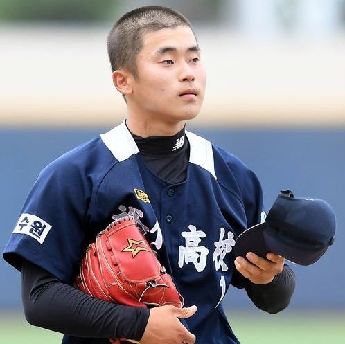 KT 야구선수 박영현 프로필