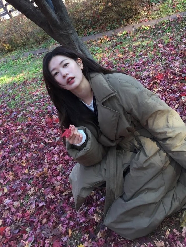 실물이 더 예쁘다는 여배우 정소민 여성스러운 패딩 코트 패션