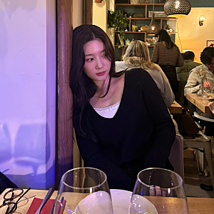 미우미우 캔버스 백팩 정채연 빨간 가방 컨버스백 레드백