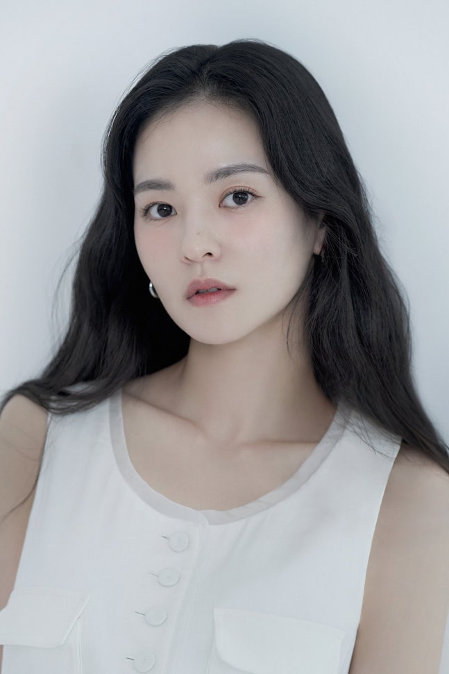 충격 <b>로맨스</b> 폭발! 김윤혜, 2025 단막 시리즈 ‘<b>러브</b> : <b>트랙</b>’... 