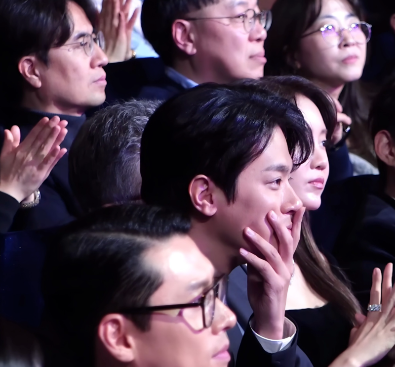 46회 청룡영화상 대상은 가수 화사와 배우 박정민이다