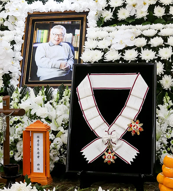 유재석 장동건 故 <b>이순재</b> 금관문화훈장 앞에서 끝내 울컥한... 
