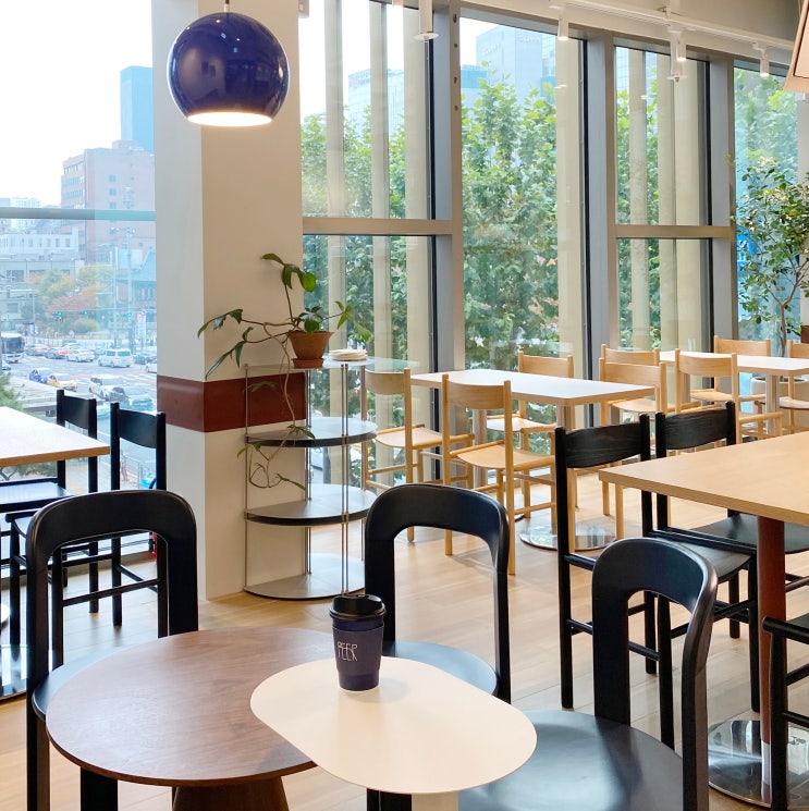  종각역 카페 피어커피 그랑서울 PEER 종각 광화문 커피 맛집 노트북 작업하기 좋은 서울 신상 카페