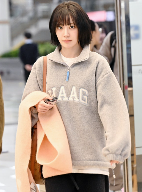   르세라핌 사쿠라, 공항 패션으로 유행시킨 '단발병' 유행?
