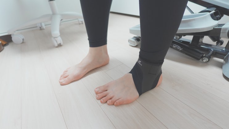  운동뿐만 아니라 일상생활에서도 쓸 수 있는 가벼운 발목 보호대 추천! 피니티 발목 보호대