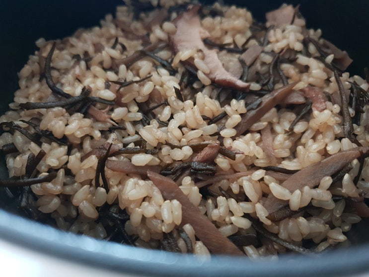 햅쌀 현미 톳 우엉 솥밥