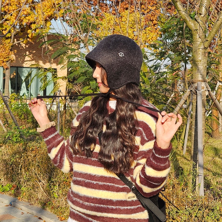  겨울모자 버킷햇 바잘 커브드 서클 로고 플랩 보닛햇