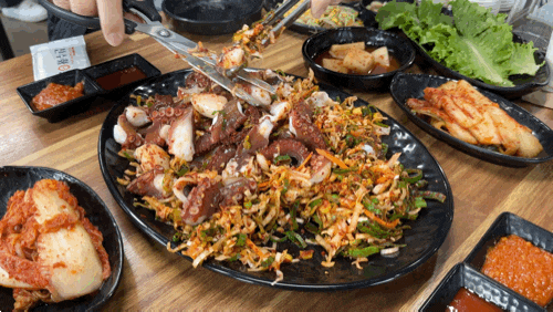  어제 점심 화성 서신면 궁평항 제부도 근처 파 한가득 돌문어무침 삼성낙지칼국수