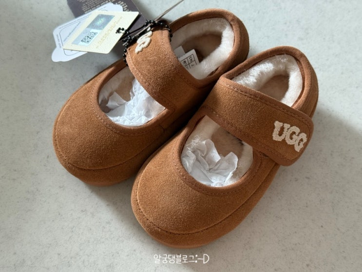  UGG 14개월 남자 아기 메리제인 EMB 로고 엄마랑 커플 어그 (OB970K / OB1000)