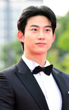   옥택연, 4살 연하 예비신부와 꾸린 우드 앤 화이트 감성 신혼집 대공개!